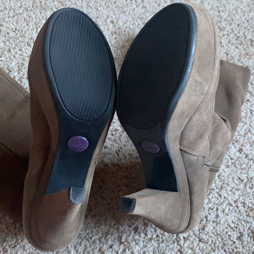 Boots - Picture 3 of 3